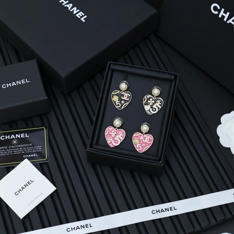 EyeCatching Chanel Earrings 228119