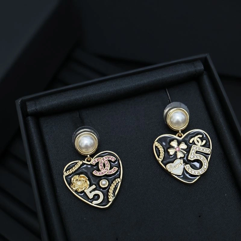 EyeCatching Chanel Earrings 228119