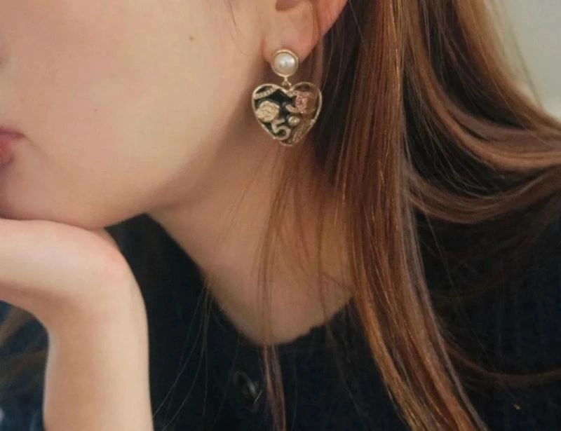 EyeCatching Chanel Earrings 228119