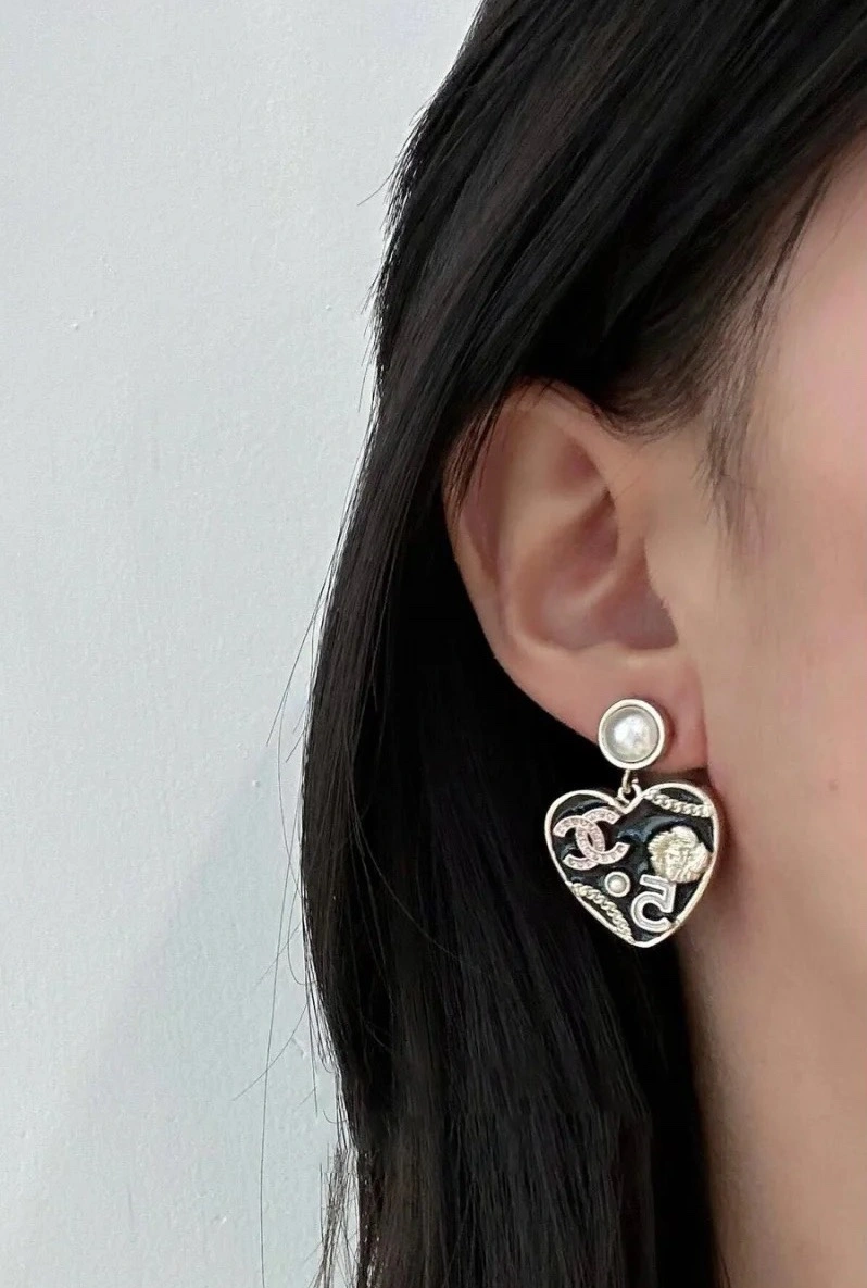 EyeCatching Chanel Earrings 228119