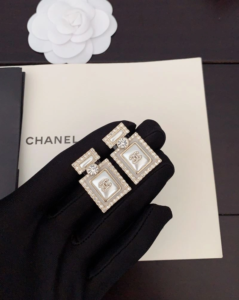 Chanel Earrings Snug 228075