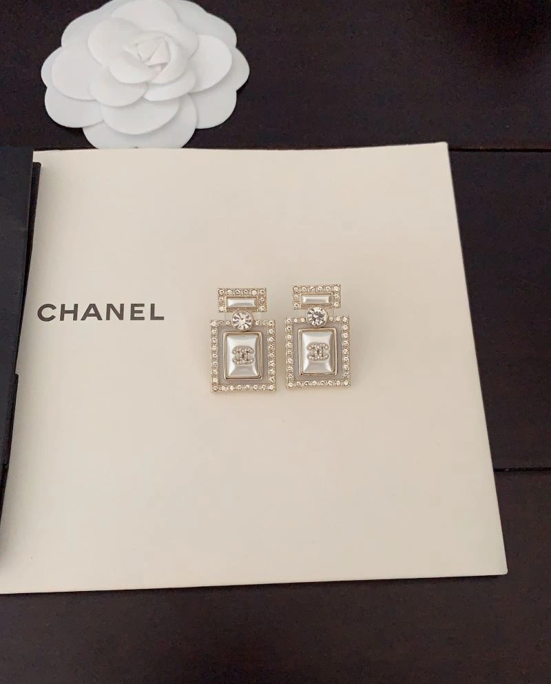 Chanel Earrings Snug 228075