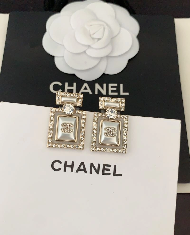 Chanel Earrings Snug 228075