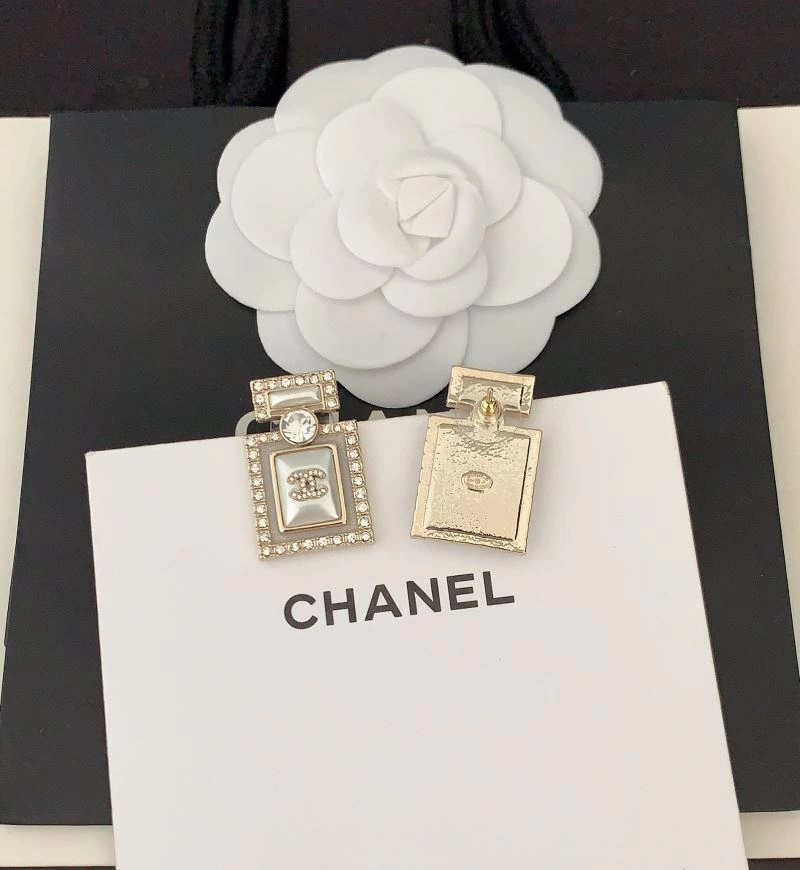 Chanel Earrings Snug 228075