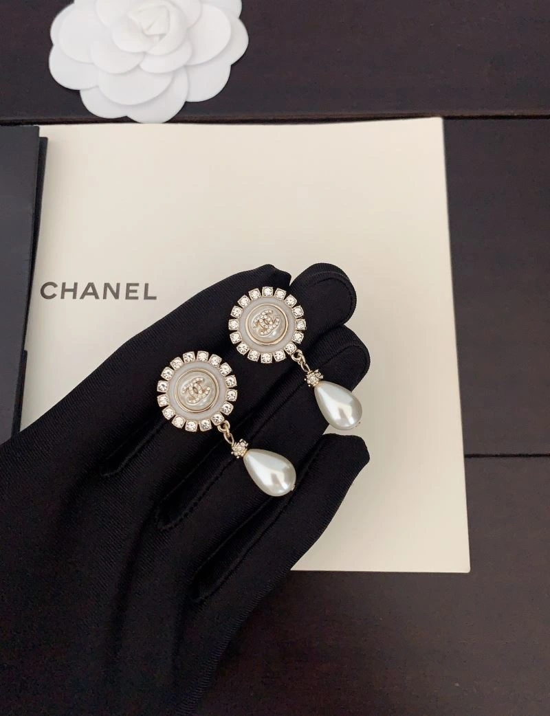 Lightweight Chanel Earrings 228069