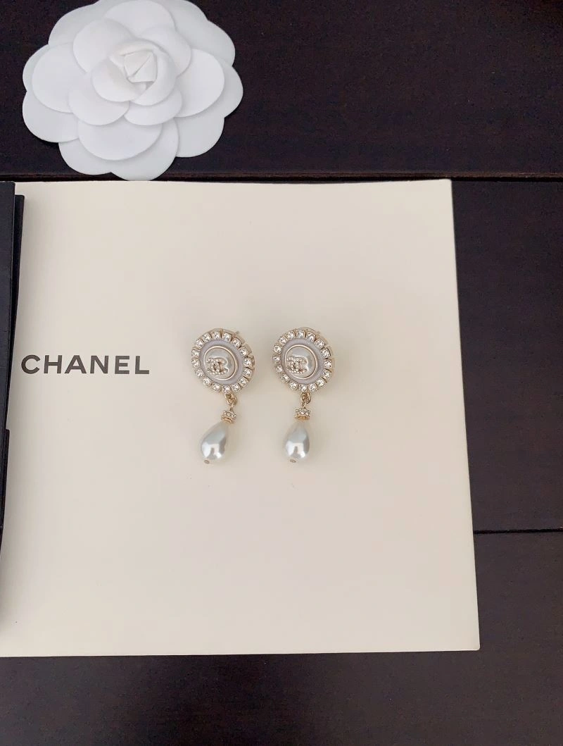 Lightweight Chanel Earrings 228069