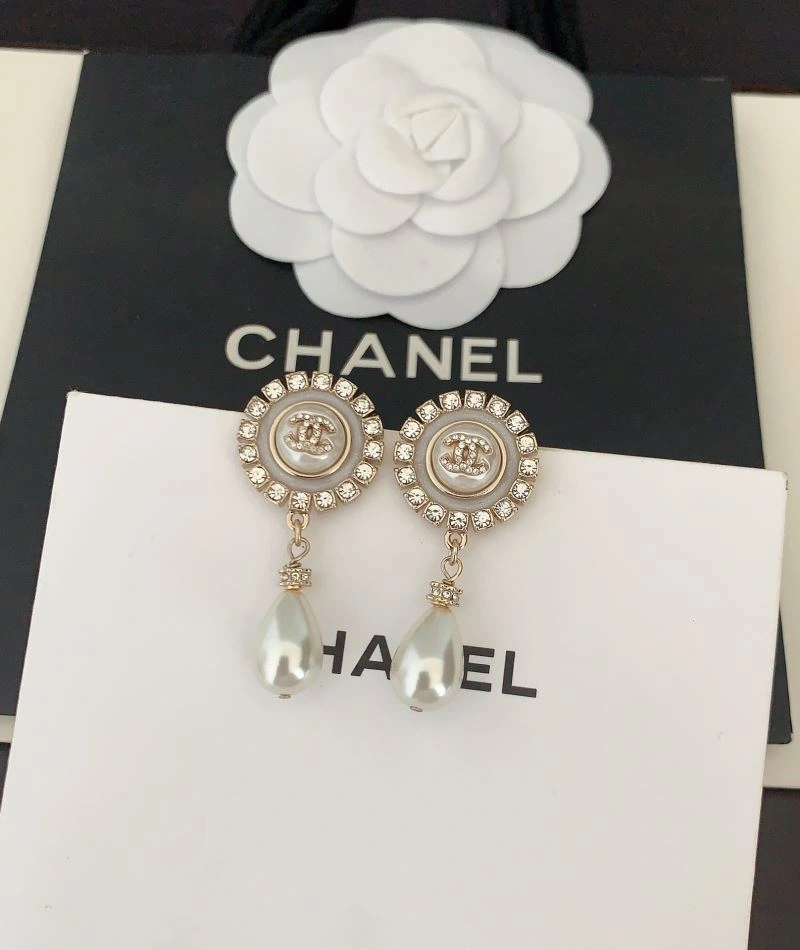 Lightweight Chanel Earrings 228069