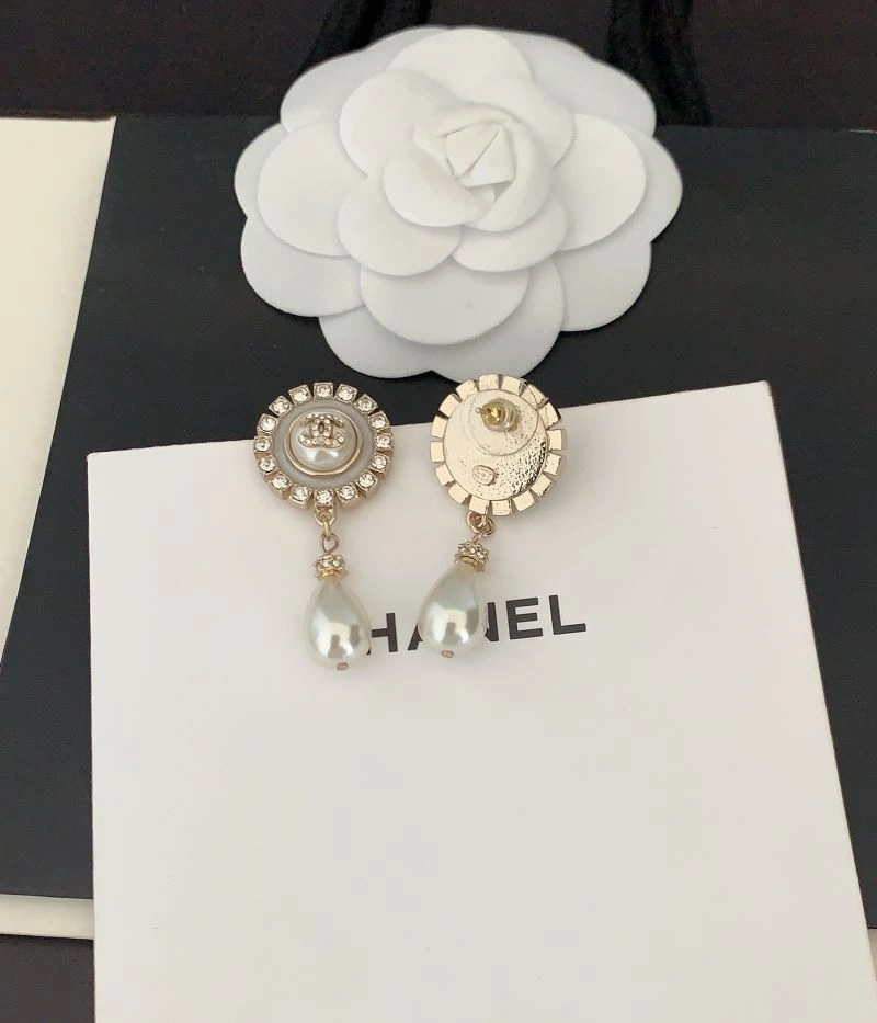 Lightweight Chanel Earrings 228069