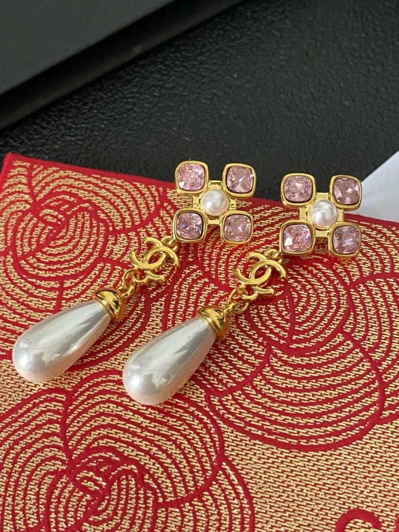 Comfortable Chanel Earrings 228042