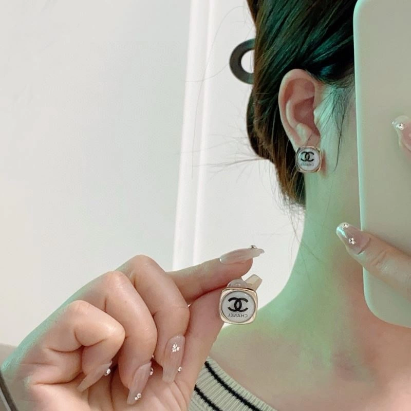 Chanel Earrings Compact 228046