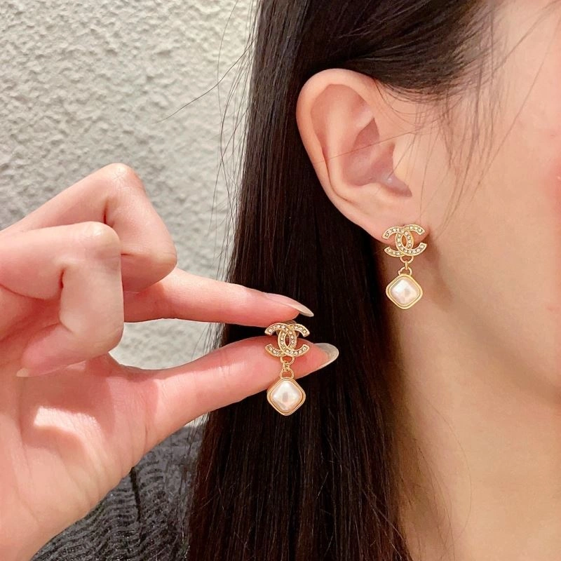 Chanel Earrings Modern 228030