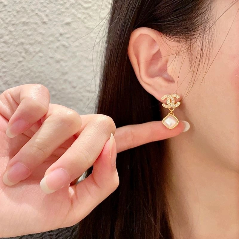 Chanel Earrings Modern 228030