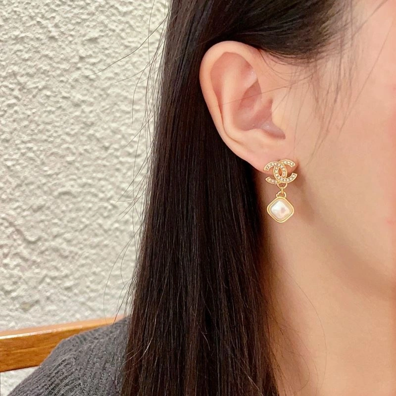 Chanel Earrings Modern 228030