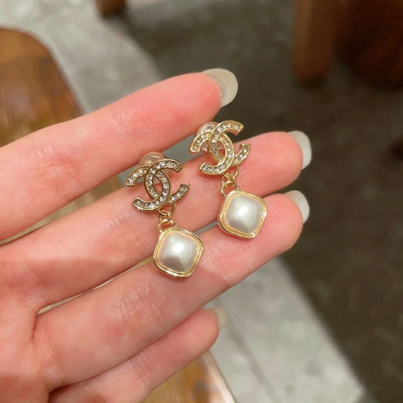 Chanel Earrings Modern 228030