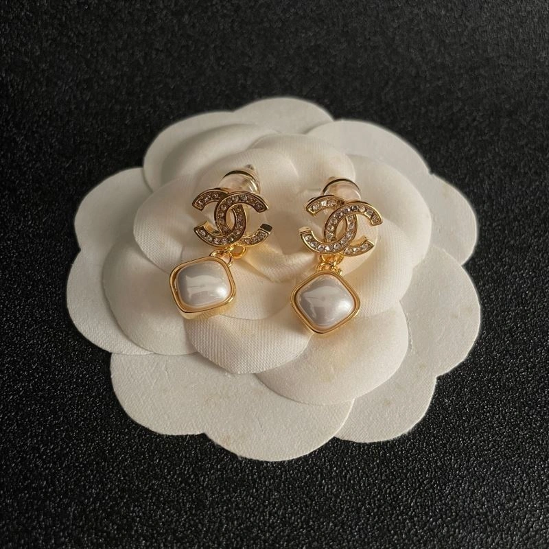 Chanel Earrings Modern 228030