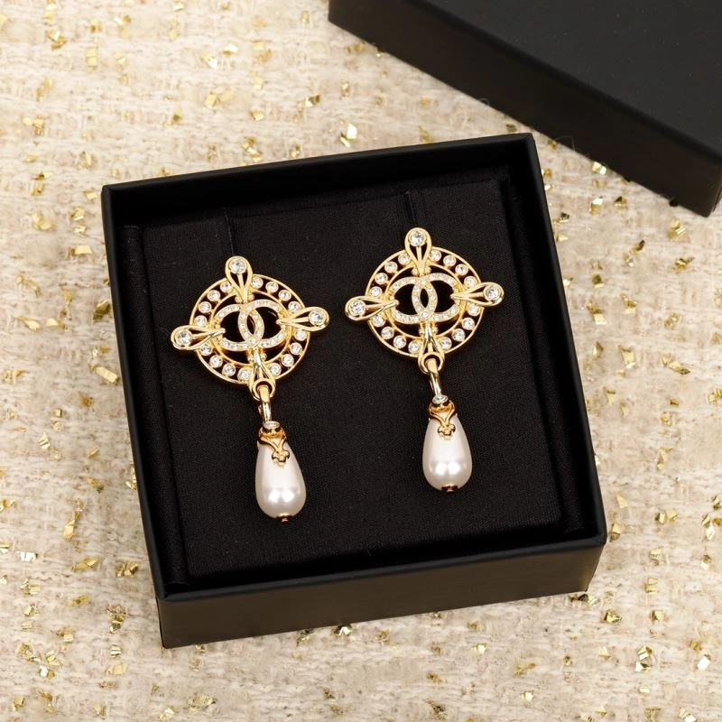 EyeCatching Chanel Earrings 228016