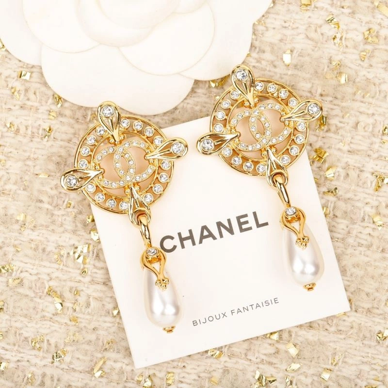 EyeCatching Chanel Earrings 228016