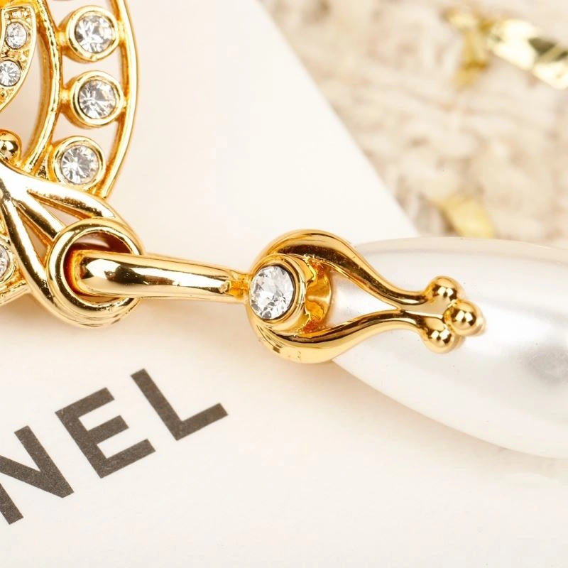 EyeCatching Chanel Earrings 228016