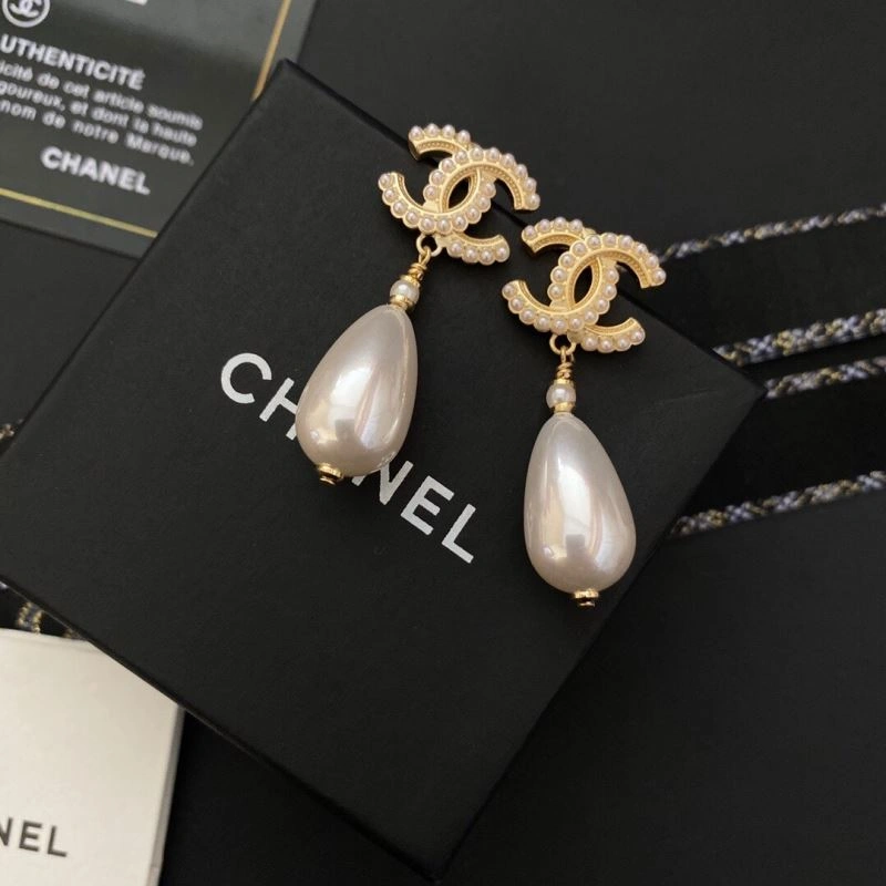 Sleek Chanel Earrings 227942