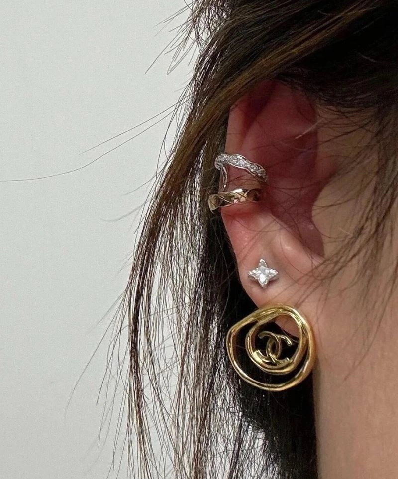 Chanel Earrings Compact 227880