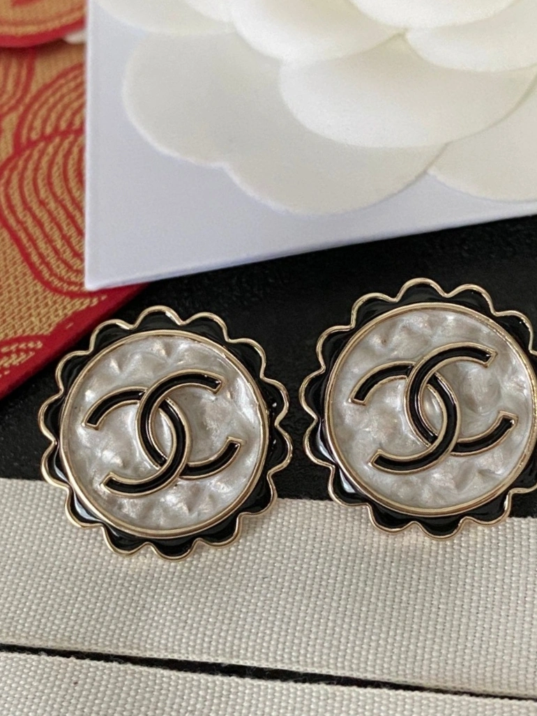 Reliable Chanel Earrings 227865