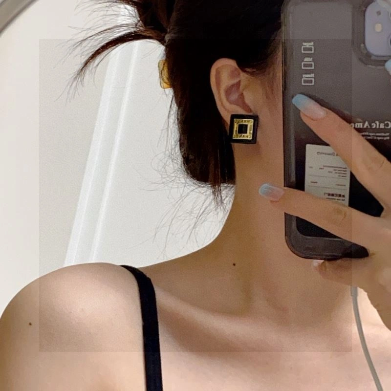 Chanel Earrings MoistureWicking 227801