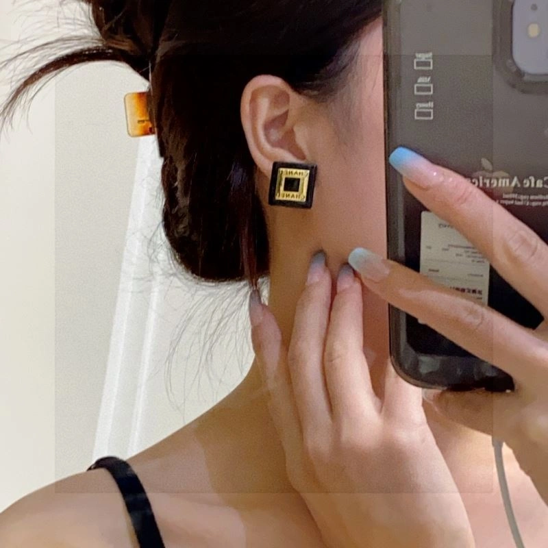 Chanel Earrings MoistureWicking 227801