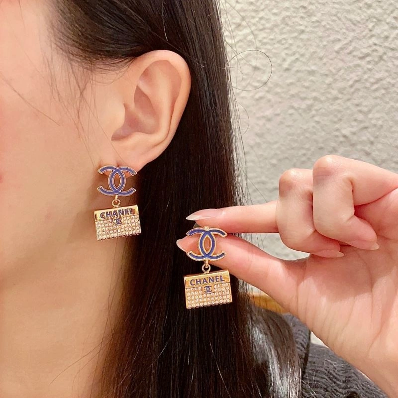 Unique Chanel Earrings 227788