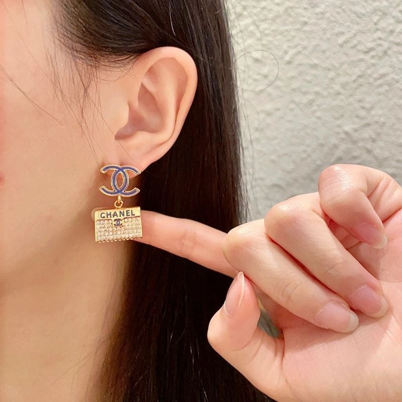 Unique Chanel Earrings 227788