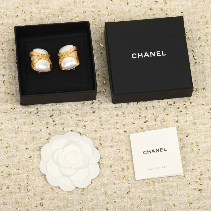 Trendsetting Chanel Earrings 227785