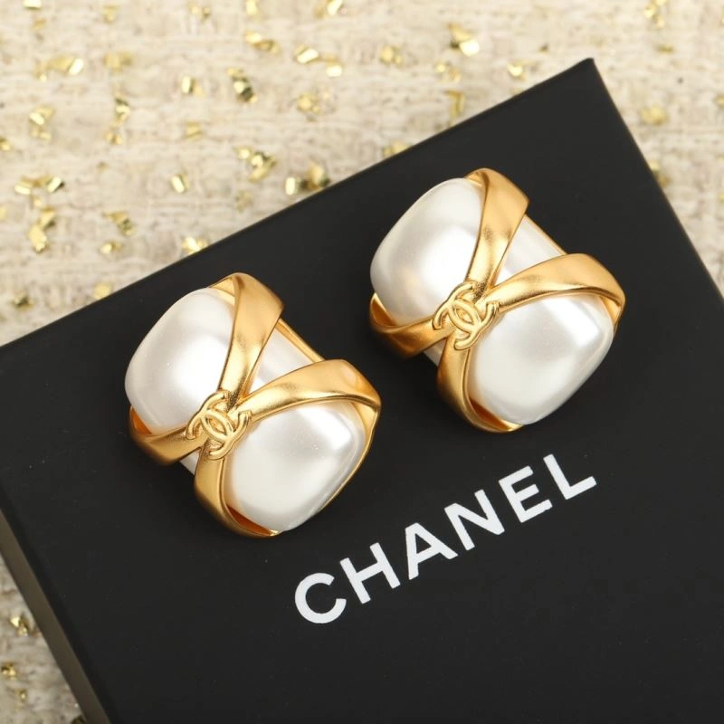 Trendsetting Chanel Earrings 227785