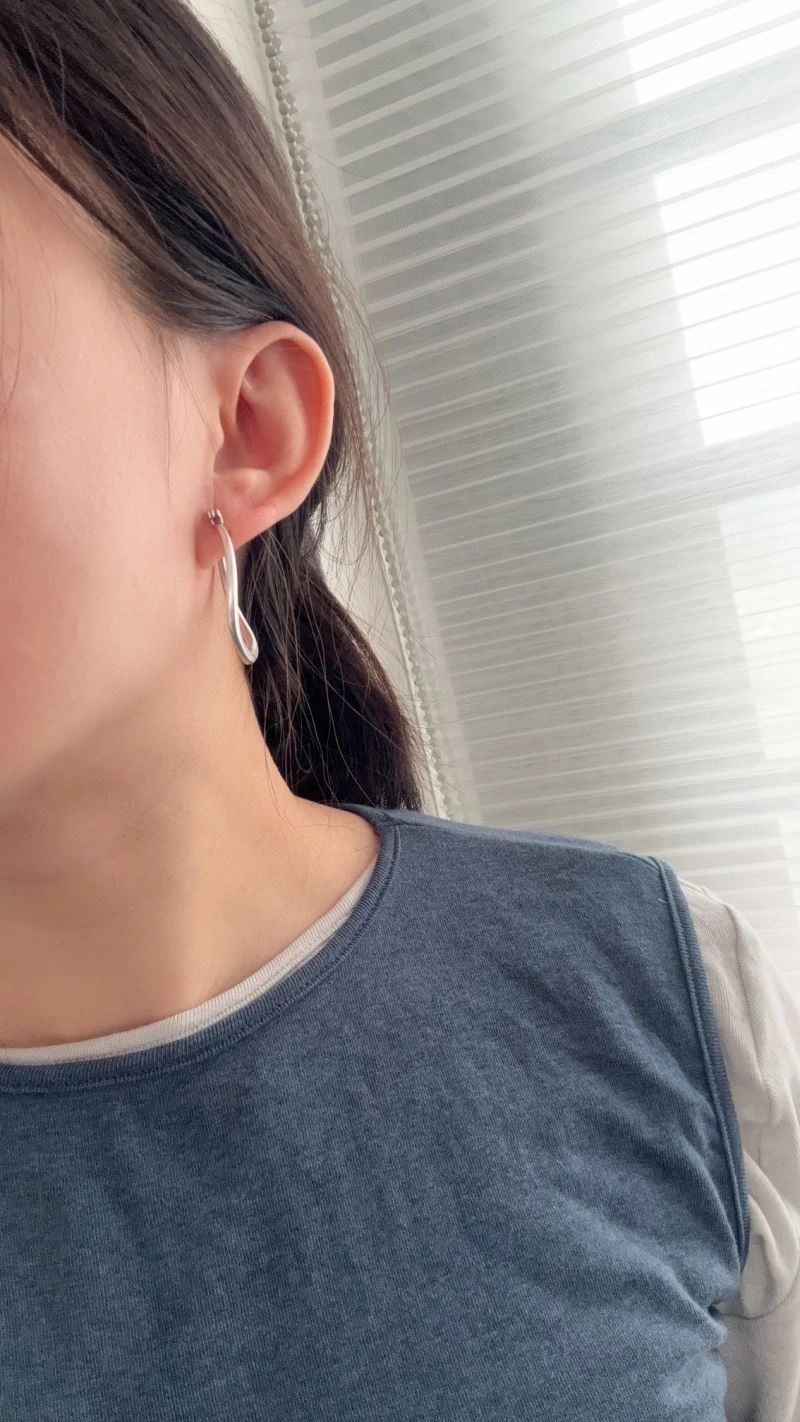 Sophisticated Chanel Earrings 227786