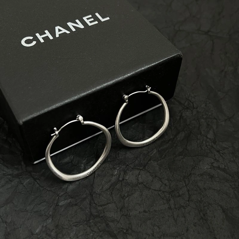 Sophisticated Chanel Earrings 227786