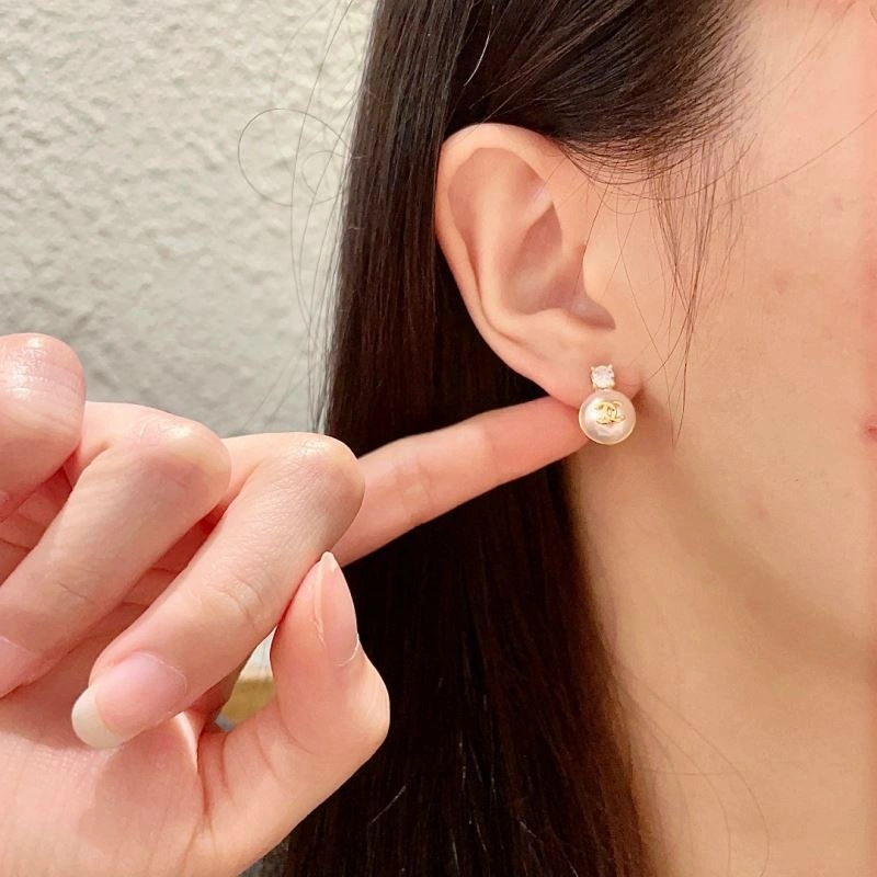 Minimalist Chanel Earrings 227751