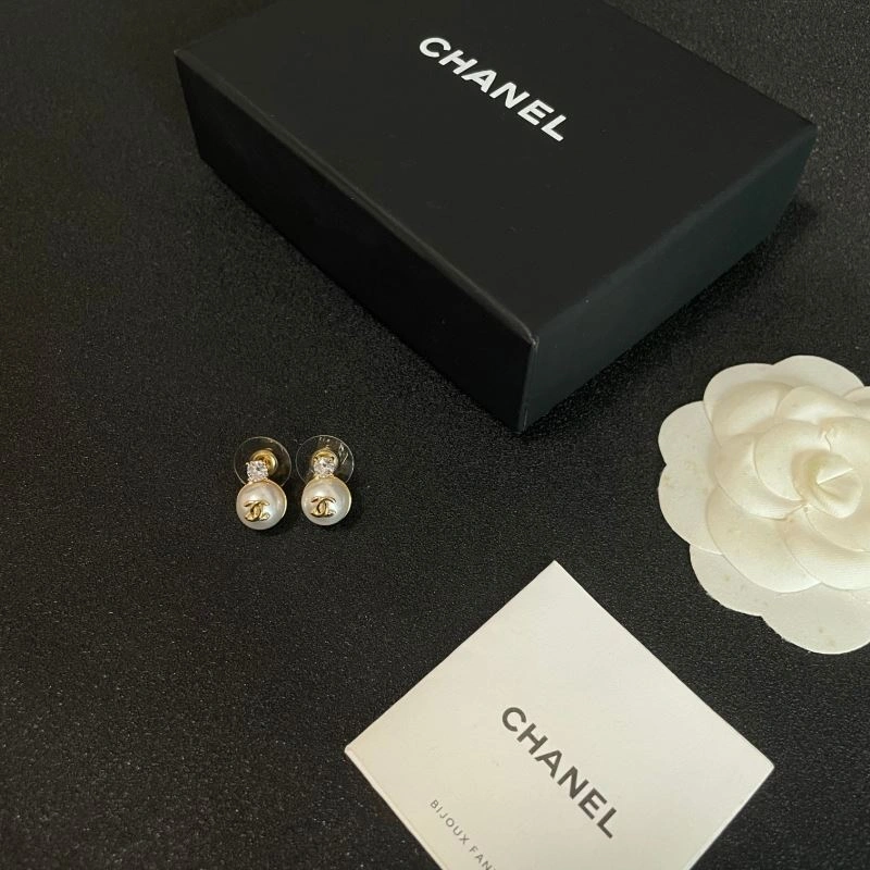 Minimalist Chanel Earrings 227751