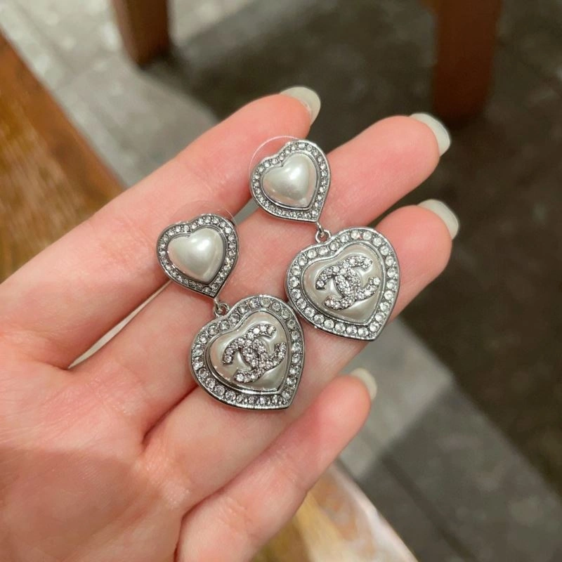 Comfortable Chanel Earrings 227682