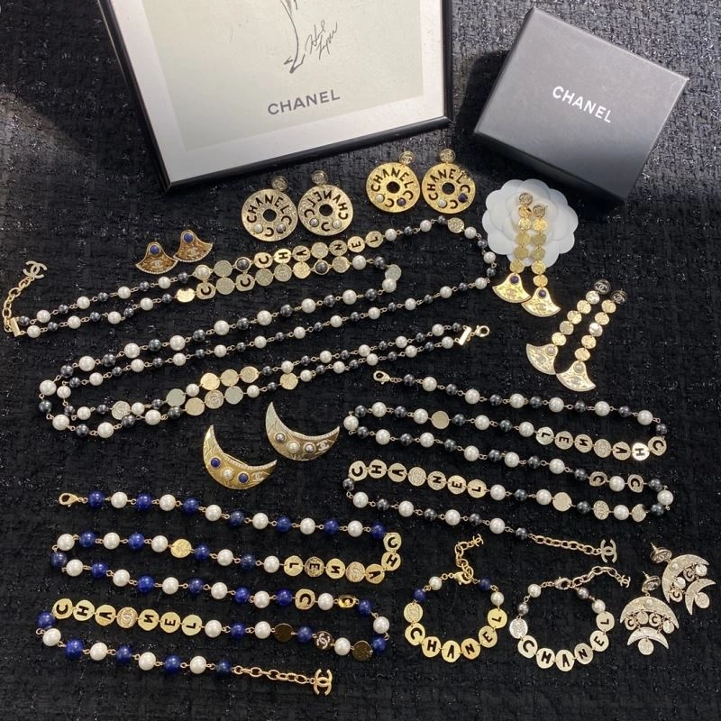 Chanel Earrings Trendsetting 227650