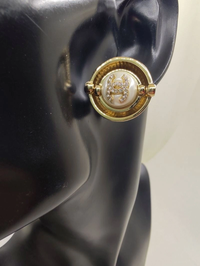 Sophisticated Chanel Earrings 227645