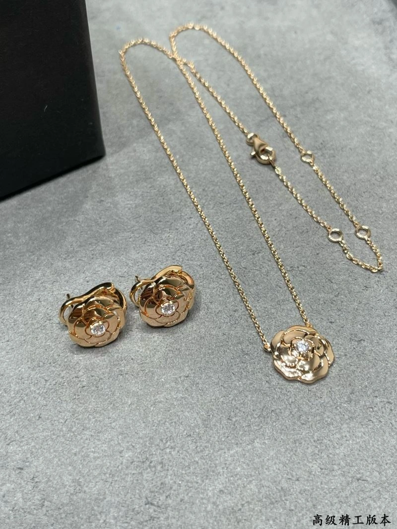 Chanel Earrings Lightweight 227617