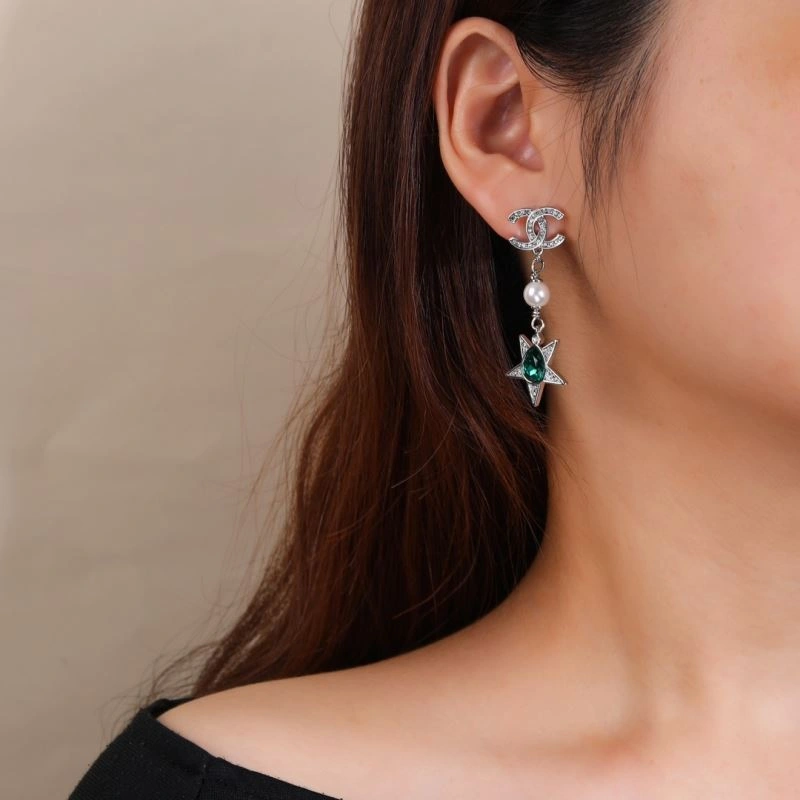 EyeCatching Chanel Earrings 227586