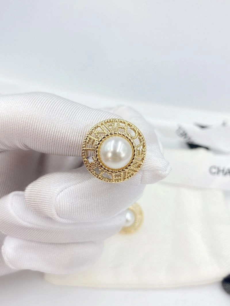 Comfortable Chanel Earrings 227555