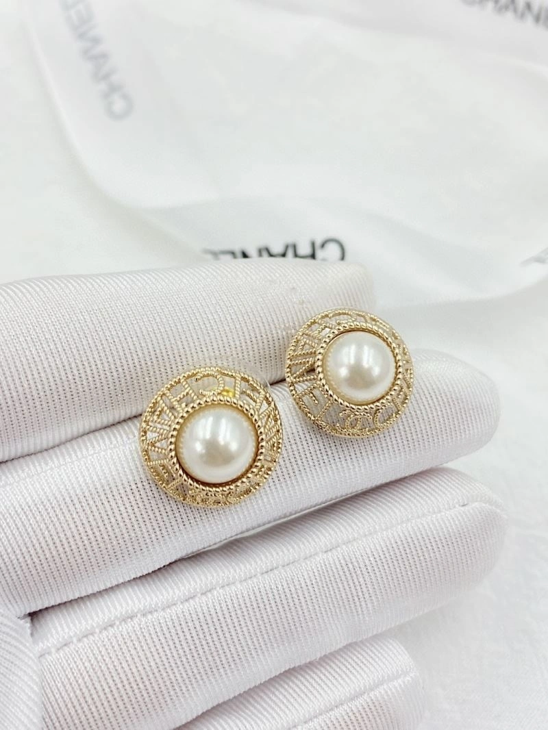 Comfortable Chanel Earrings 227555