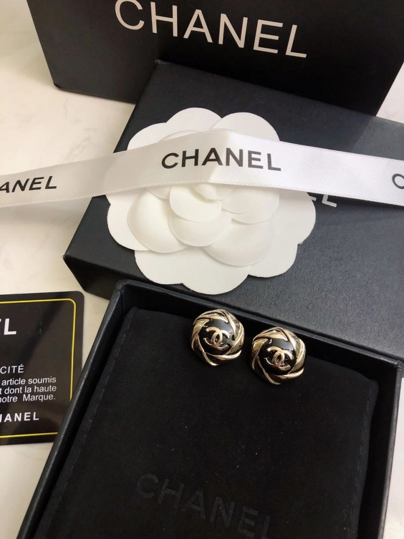 Comfortable Chanel Earrings 227623
