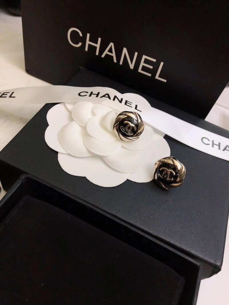 Comfortable Chanel Earrings 227623