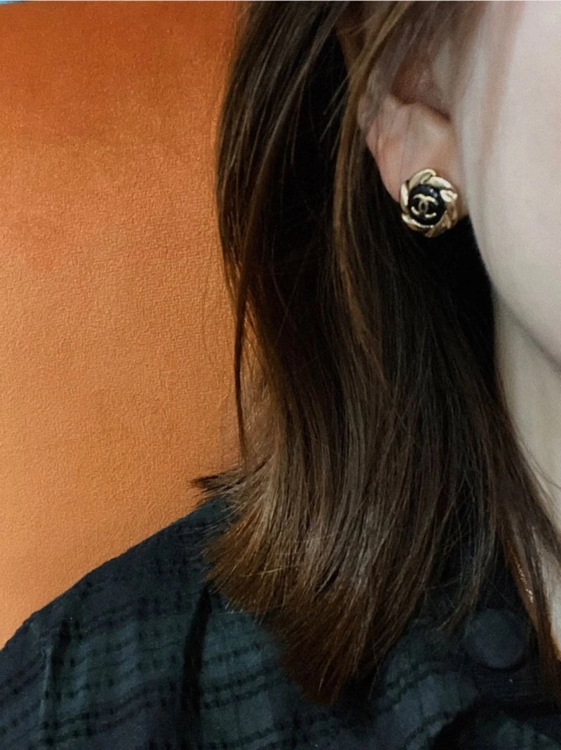 Comfortable Chanel Earrings 227623