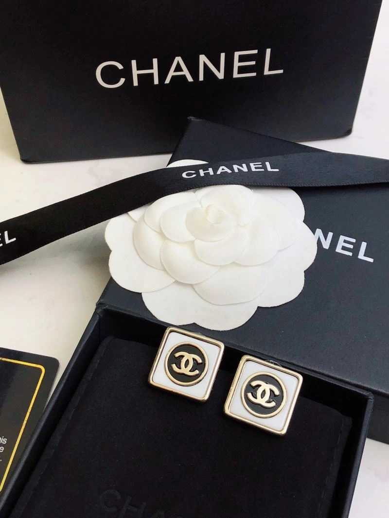 Chanel Earrings Compact 227494