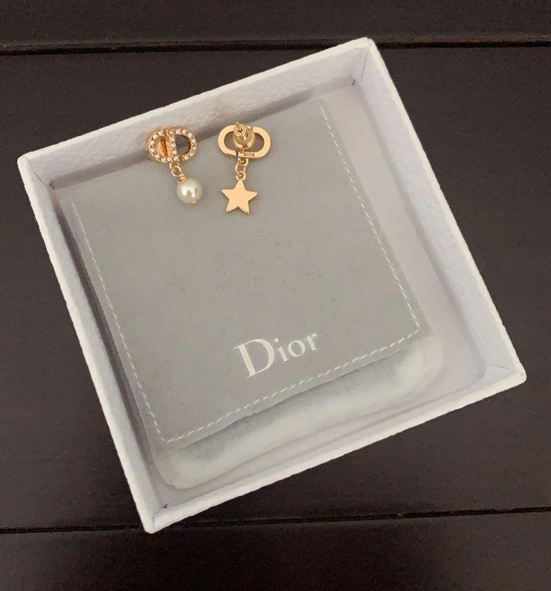 Reliable Chanel Earrings 227422