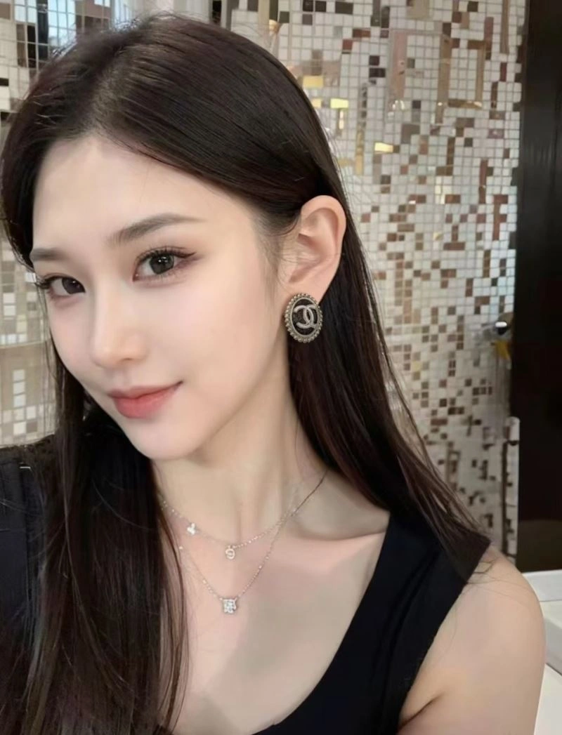 Sophisticated Chanel Earrings 227398