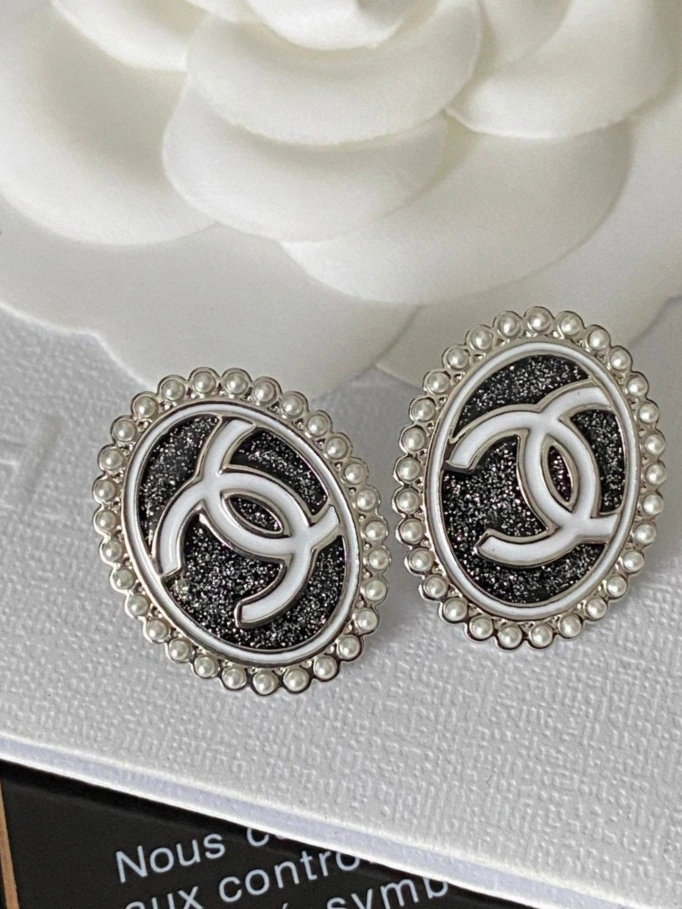 Sophisticated Chanel Earrings 227398