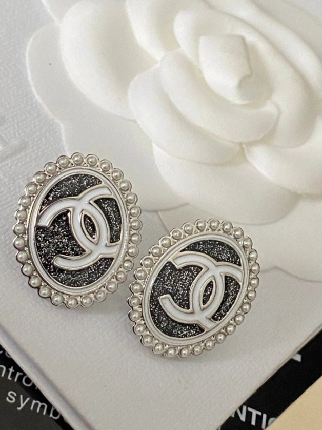 Sophisticated Chanel Earrings 227398